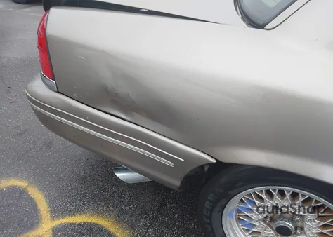 2001 Ford Crown Victoria Lx z USA, uszkodzony, nr VIN 2FAFP74W81X104581